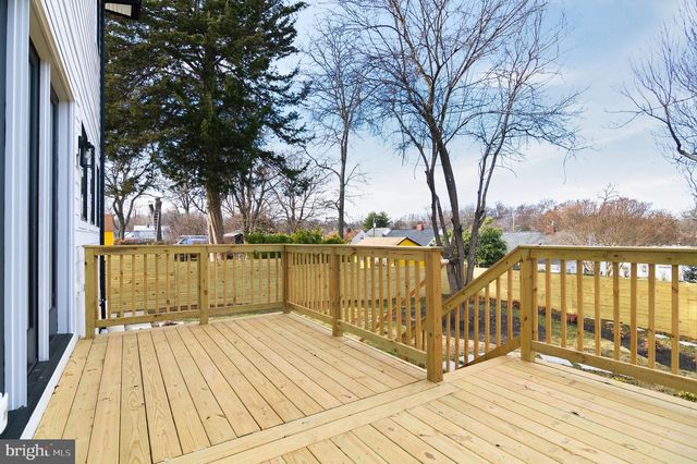 6818 BARRETT RD, Falls Church, VA 22042