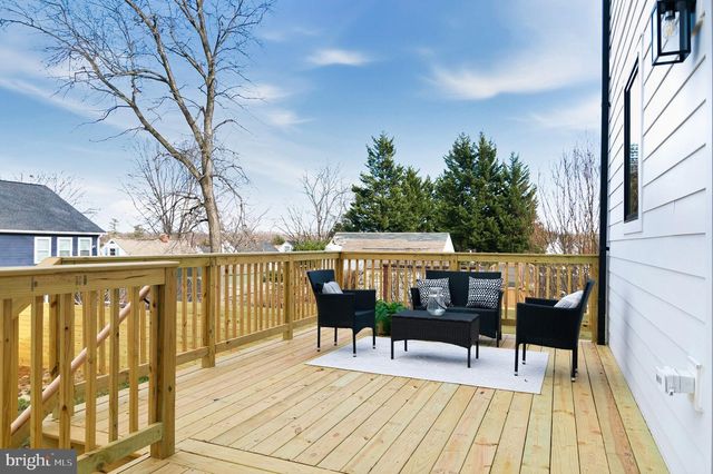 6818 BARRETT RD, Falls Church, VA 22042