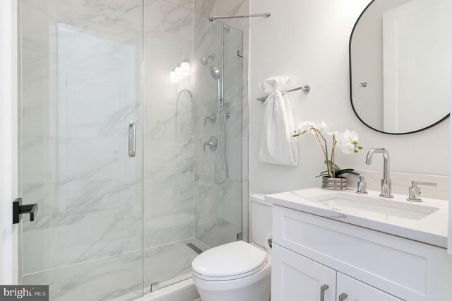 6818 BARRETT RD, Falls Church, VA 22042