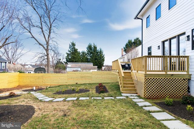 6818 BARRETT RD, Falls Church, VA 22042