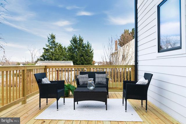 6818 BARRETT RD, Falls Church, VA 22042