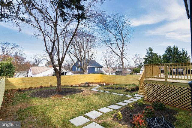 6818 BARRETT RD, Falls Church, VA 22042