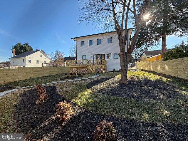 6818 BARRETT RD, Falls Church, VA 22042