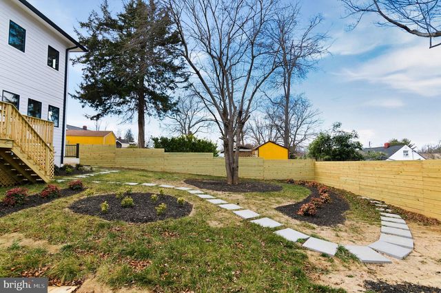 6818 BARRETT RD, Falls Church, VA 22042