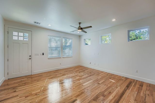 704 Valdez ST B, Austin, TX 78741