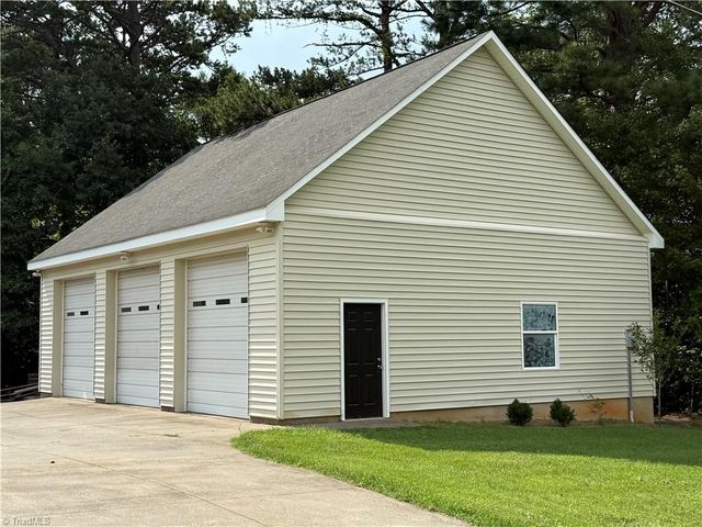 108 King Arthur Drive, King, NC 27021