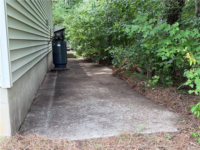108 King Arthur Drive, King, NC 27021