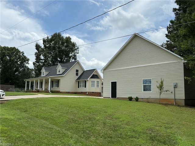 108 King Arthur Drive, King, NC 27021