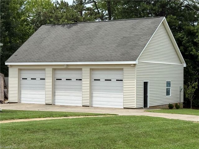 108 King Arthur Drive, King, NC 27021