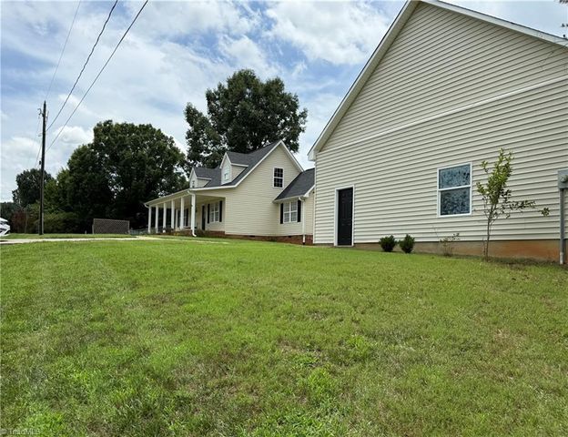 108 King Arthur Drive, King, NC 27021