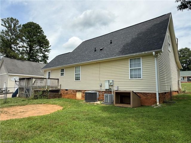 108 King Arthur Drive, King, NC 27021