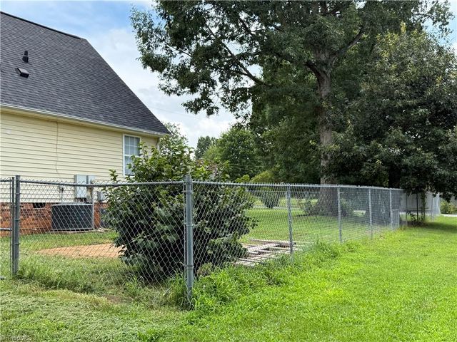 108 King Arthur Drive, King, NC 27021