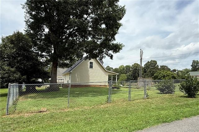 108 King Arthur Drive, King, NC 27021