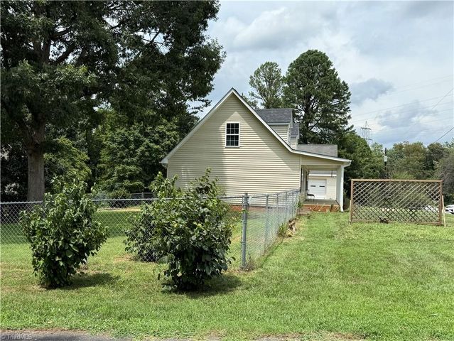 108 King Arthur Drive, King, NC 27021