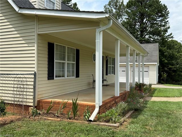 108 King Arthur Drive, King, NC 27021
