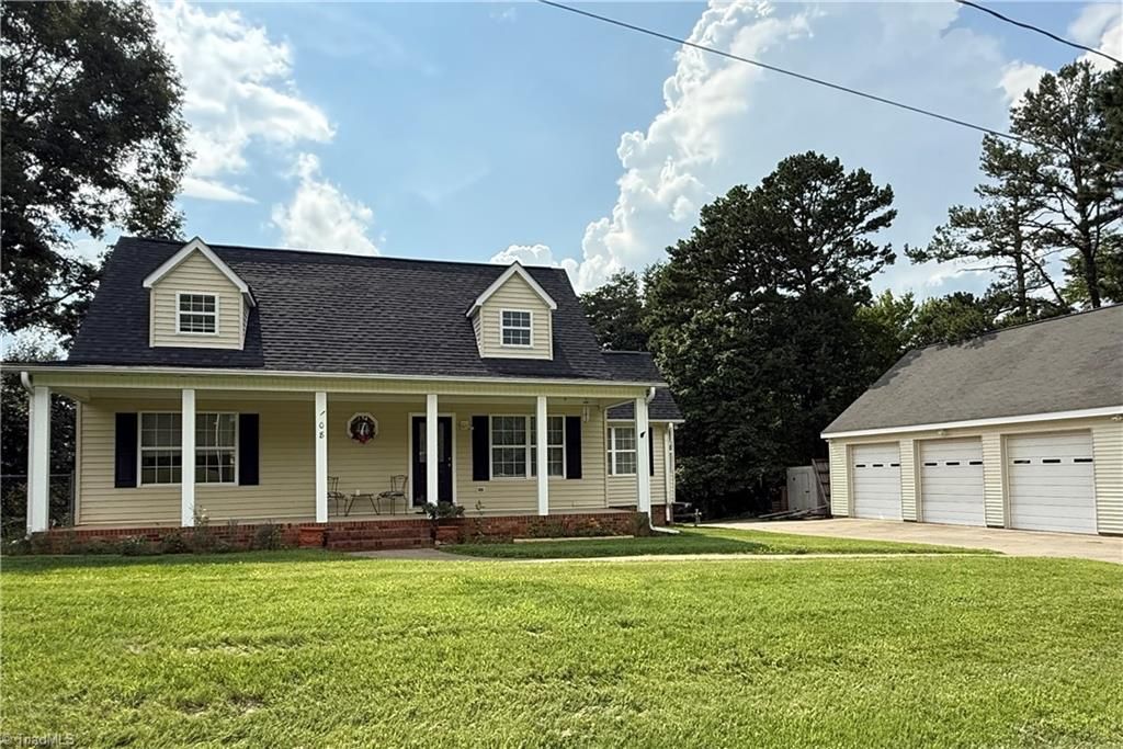 108 King Arthur Drive, King, NC 27021