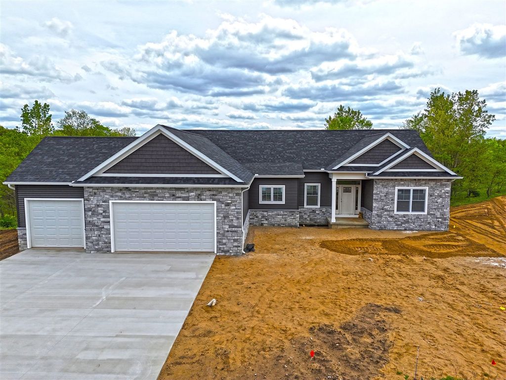 70055 Ashley Drive, Edwardsburg, MI 49112