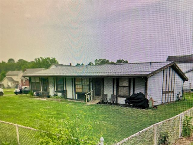 2245 Raymond Ave, Derry Twp, PA 15650