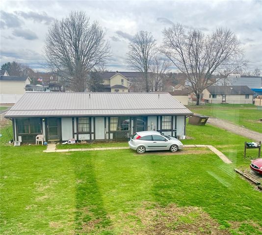 2245 Raymond Ave, Derry Twp, PA 15650