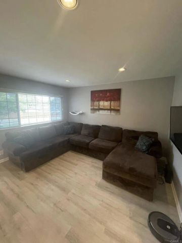 656 Roja Street, Oceanside, CA 92057