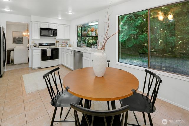 6833 207th Avenue NE, Redmond, WA 98052