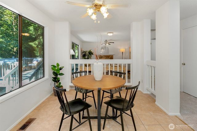 6833 207th Avenue NE, Redmond, WA 98052