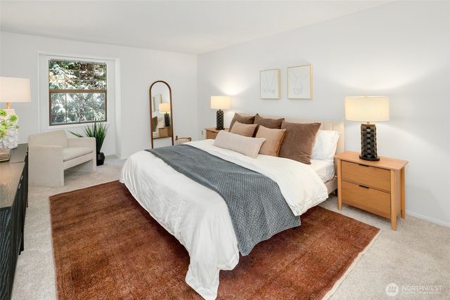 6833 207th Avenue NE, Redmond, WA 98052