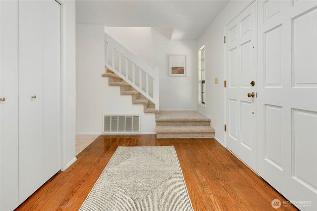 6833 207th Avenue NE, Redmond, WA 98052