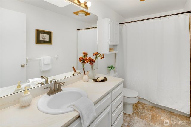 6833 207th Avenue NE, Redmond, WA 98052