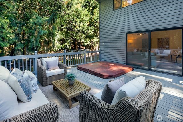 6833 207th Avenue NE, Redmond, WA 98052