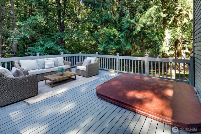 6833 207th Avenue NE, Redmond, WA 98052