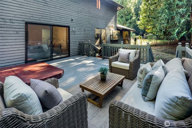 6833 207th Avenue NE, Redmond, WA 98052