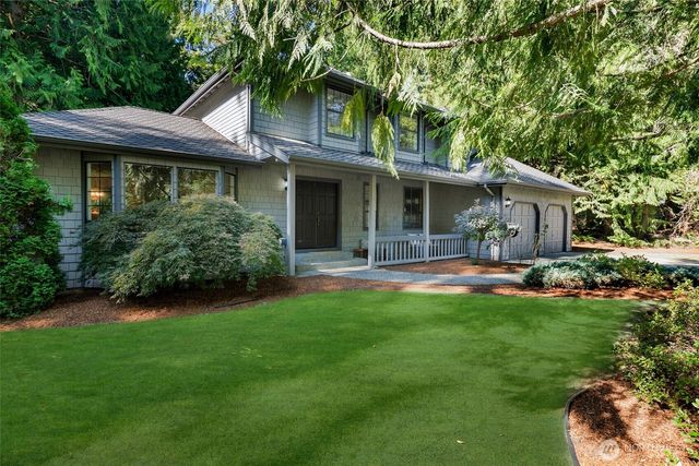 6833 207th Avenue NE, Redmond, WA 98052