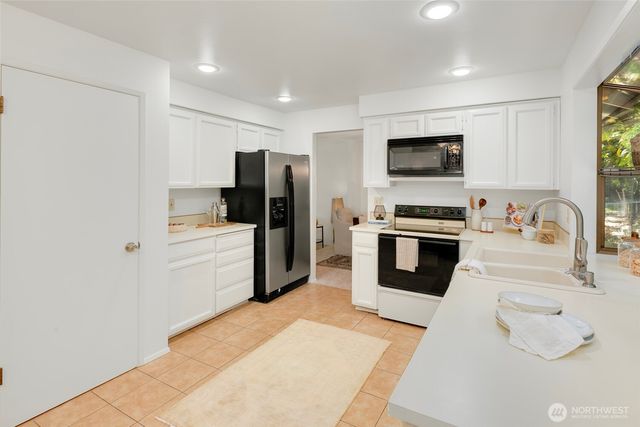 6833 207th Avenue NE, Redmond, WA 98052
