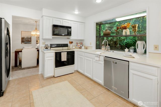 6833 207th Avenue NE, Redmond, WA 98052