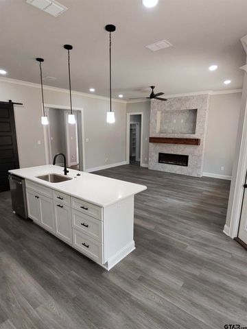 904 Alex Dr, Whitehouse, TX 75791