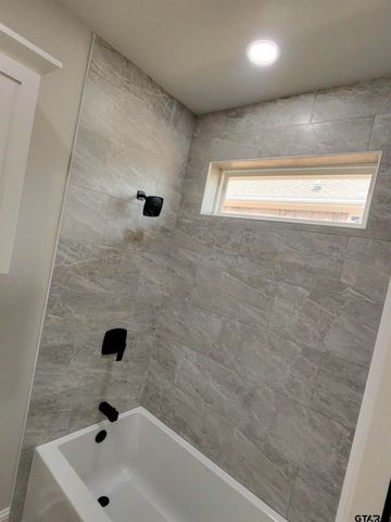 904 Alex Dr, Whitehouse, TX 75791