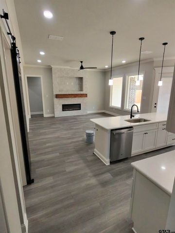 904 Alex Dr, Whitehouse, TX 75791