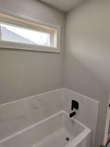 904 Alex Dr, Whitehouse, TX 75791