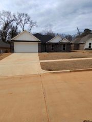 904 Alex Dr, Whitehouse, TX 75791