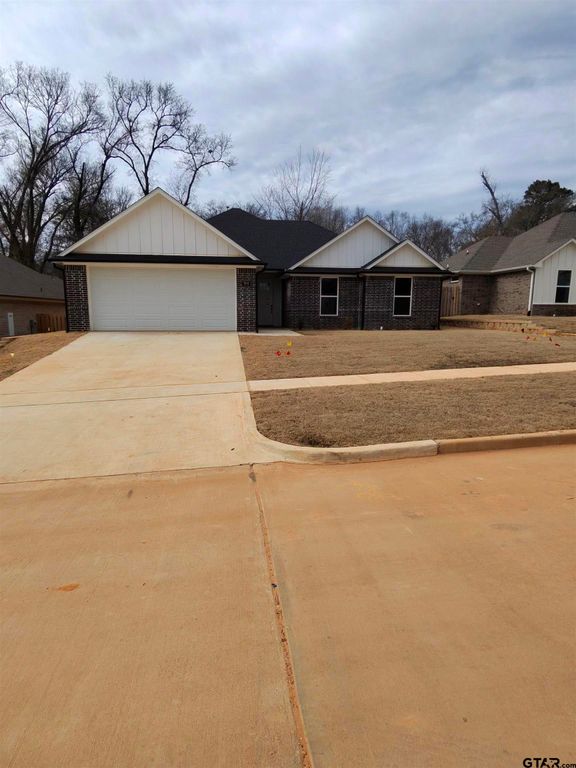 904 Alex Dr, Whitehouse, TX 75791