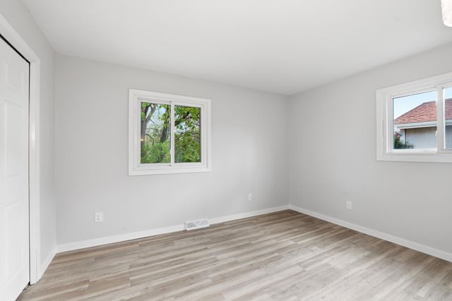8016 81st Avenue N, Brooklyn Park, MN 55445