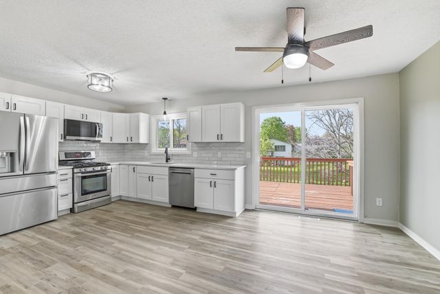 8016 81st Avenue N, Brooklyn Park, MN 55445