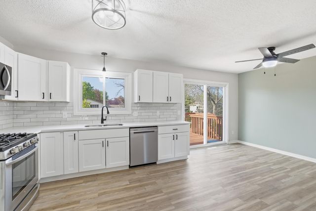 8016 81st Avenue N, Brooklyn Park, MN 55445
