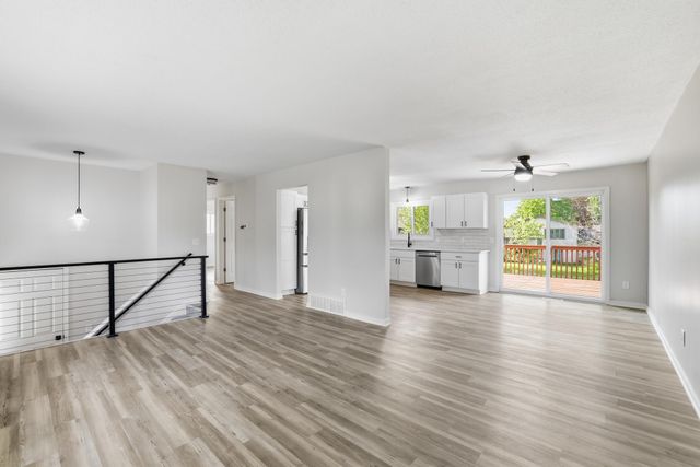 8016 81st Avenue N, Brooklyn Park, MN 55445