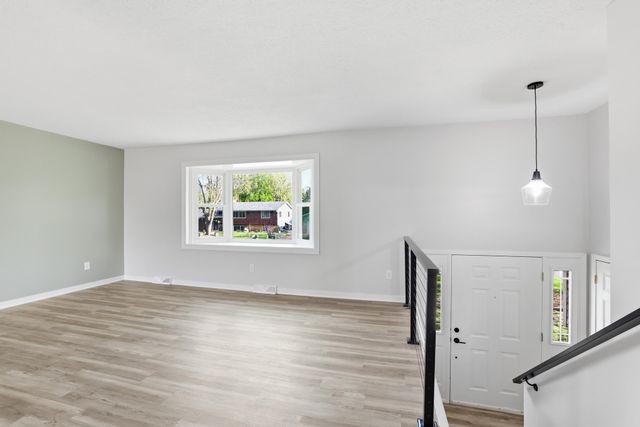 8016 81st Avenue N, Brooklyn Park, MN 55445