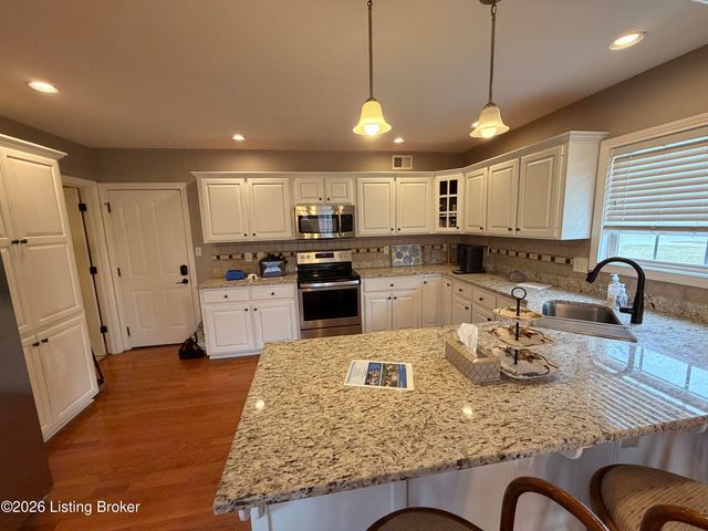 615 Ashbourne Dr, Shelbyville, KY 40065