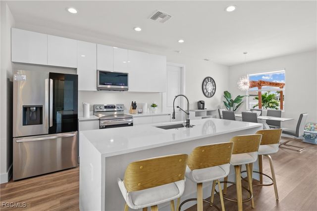 2016 NW 1st AVE, Cape Coral, FL 33993