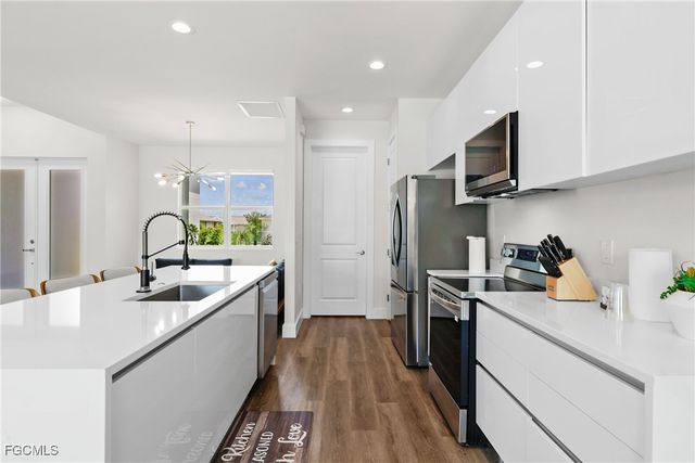 2016 NW 1st AVE, Cape Coral, FL 33993