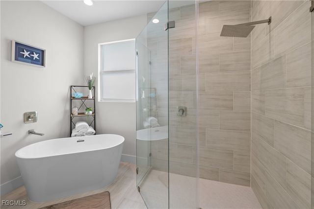 2016 NW 1st AVE, Cape Coral, FL 33993